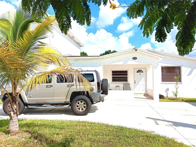 12215 SW 217th St, Miami FL 33170