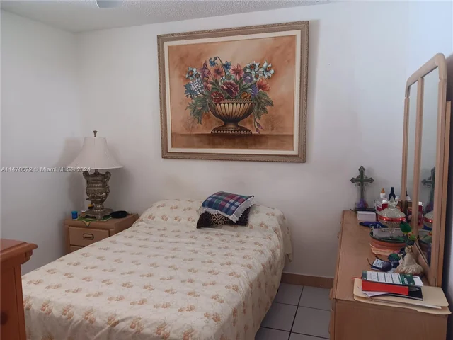 12215 SW 217th St, Miami FL 33170