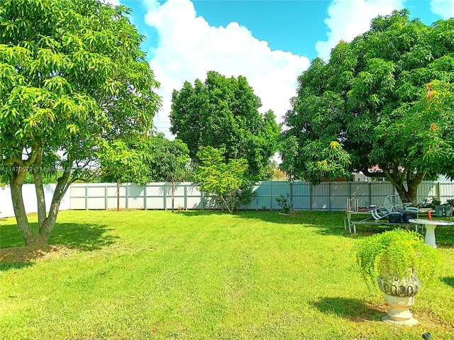 12215 SW 217th St, Miami FL 33170