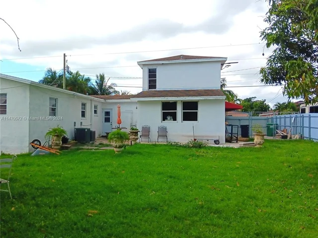 12215 SW 217th St, Miami FL 33170