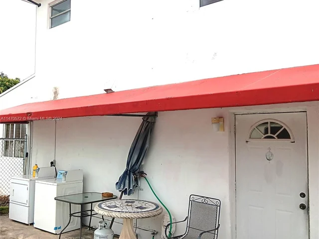 12215 SW 217th St, Miami FL 33170