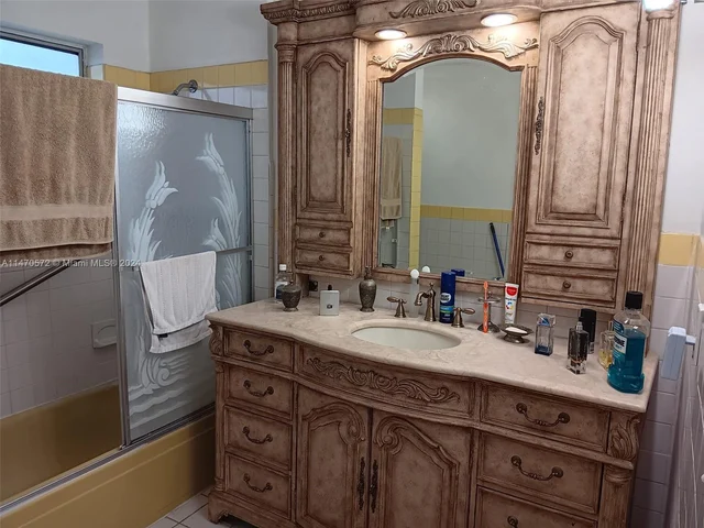 12215 SW 217th St, Miami FL 33170