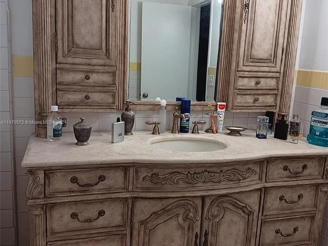 12215 SW 217th St, Miami FL 33170