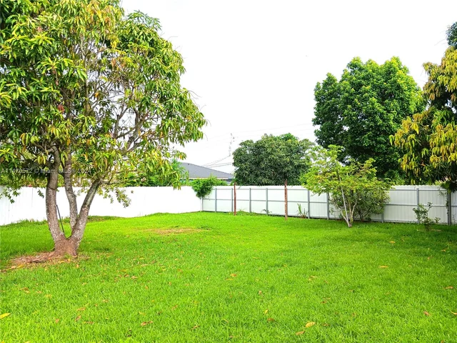 12215 SW 217th St, Miami FL 33170