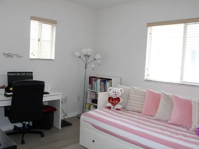 359 NE 32nd Ter, Homestead FL 33033