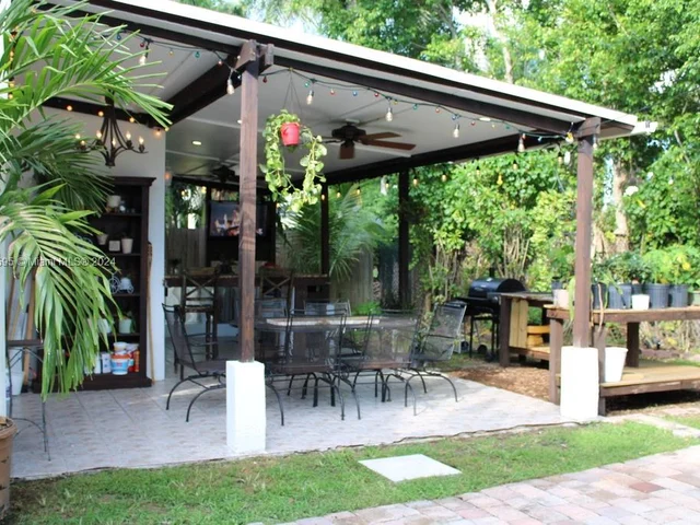 359 NE 32nd Ter, Homestead FL 33033