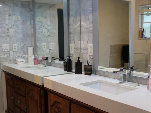 359 NE 32nd Ter, Homestead FL 33033