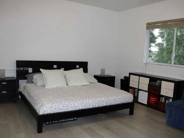 359 NE 32nd Ter, Homestead FL 33033