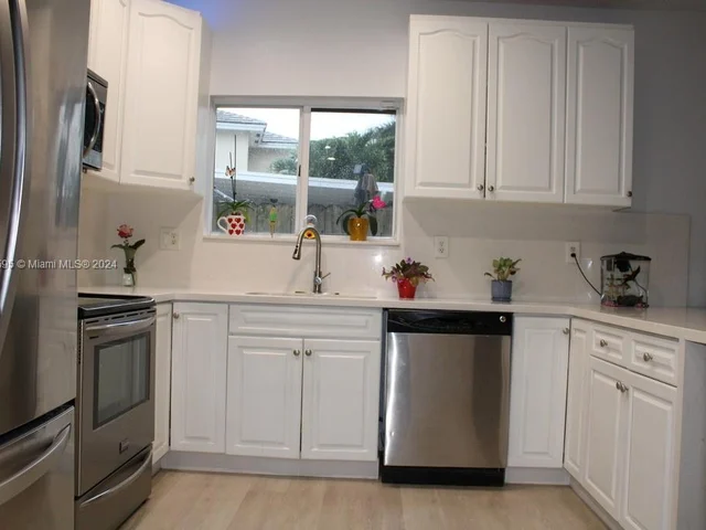 359 NE 32nd Ter, Homestead FL 33033