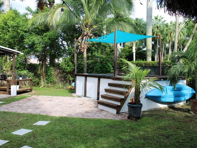 359 NE 32nd Ter, Homestead FL 33033