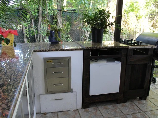 359 NE 32nd Ter, Homestead FL 33033