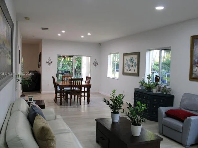 359 NE 32nd Ter, Homestead FL 33033