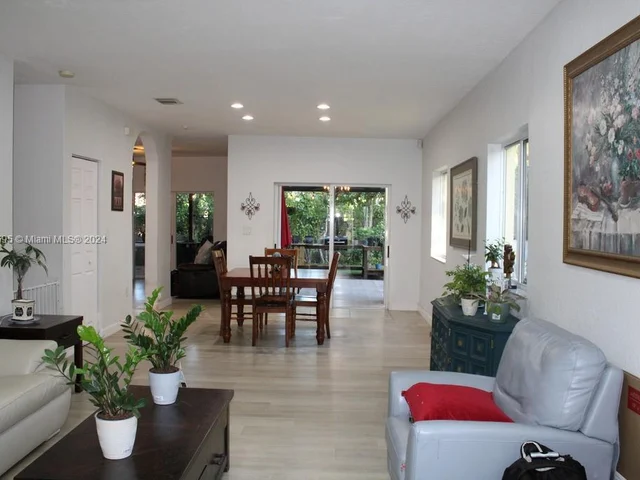 359 NE 32nd Ter, Homestead FL 33033