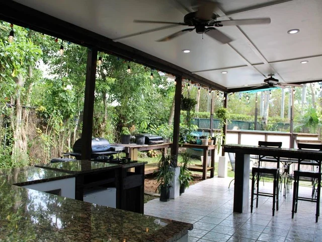 359 NE 32nd Ter, Homestead FL 33033