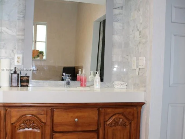 359 NE 32nd Ter, Homestead FL 33033