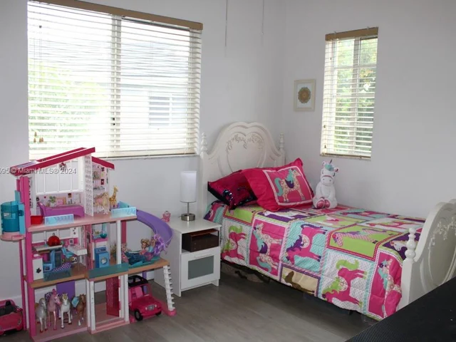 359 NE 32nd Ter, Homestead FL 33033