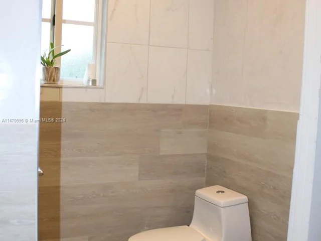 359 NE 32nd Ter, Homestead FL 33033