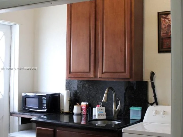 359 NE 32nd Ter, Homestead FL 33033