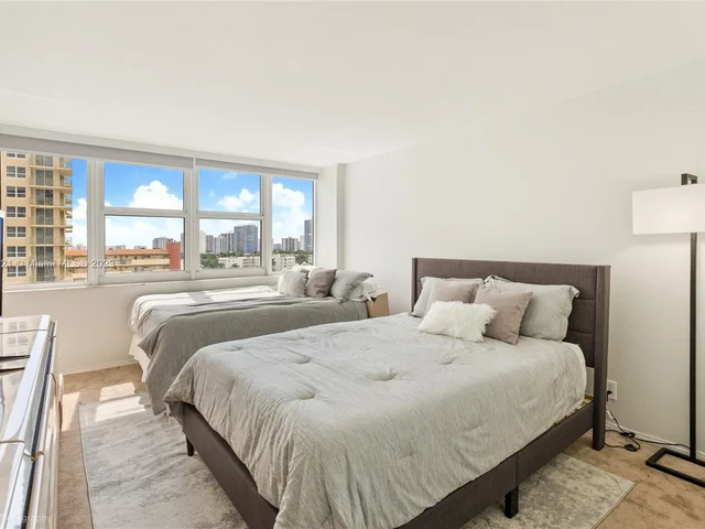 2030 S Ocean Dr # 810, Hallandale Beach FL 33009