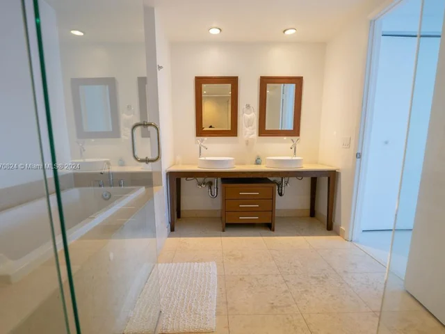 485 Brickell Ave # 4804, Miami FL 33131