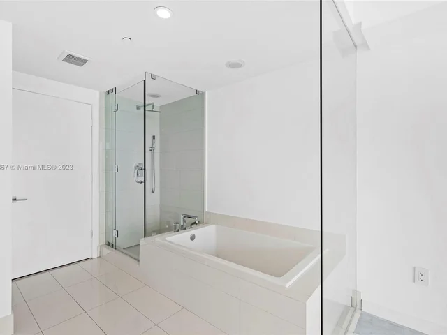 650 NE 32nd St # 3901, Miami FL 33137