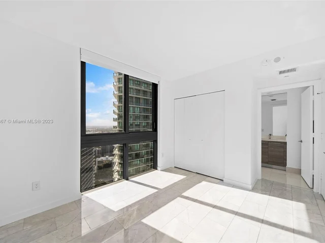 650 NE 32nd St # 3901, Miami FL 33137