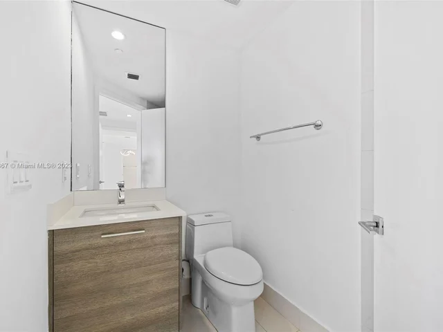 650 NE 32nd St # 3901, Miami FL 33137