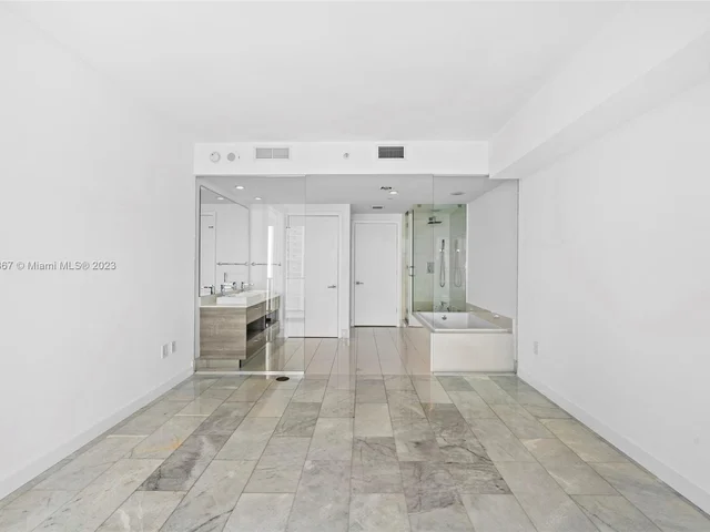 650 NE 32nd St # 3901, Miami FL 33137