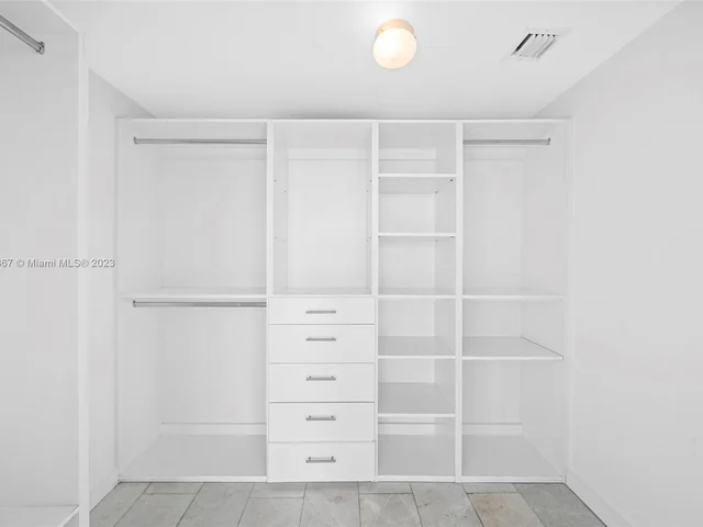 650 NE 32nd St # 3901, Miami FL 33137