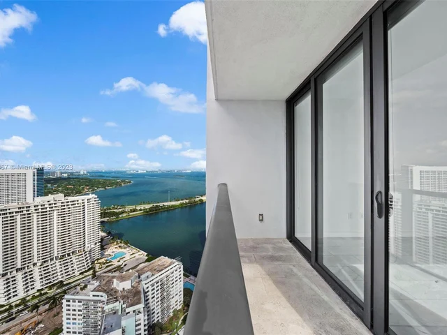 650 NE 32nd St # 3901, Miami FL 33137