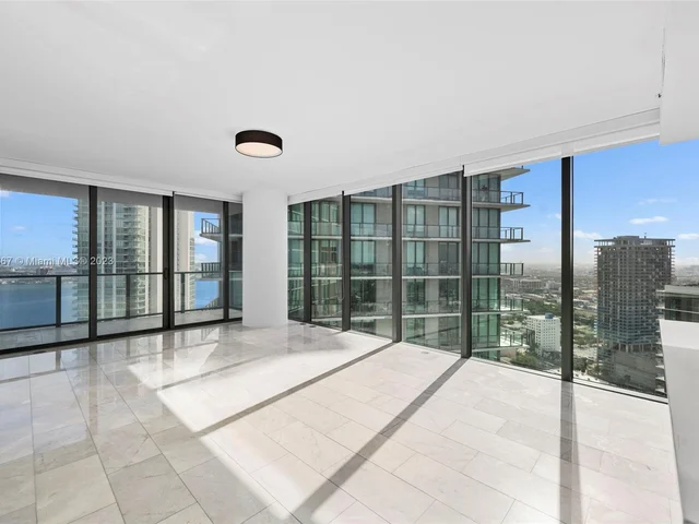 650 NE 32nd St # 3901, Miami FL 33137