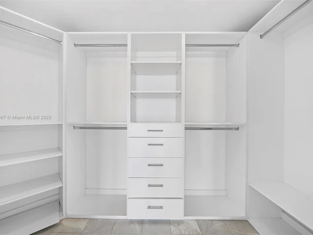 650 NE 32nd St # 3901, Miami FL 33137