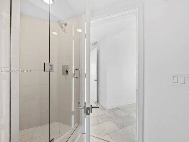 650 NE 32nd St # 3901, Miami FL 33137