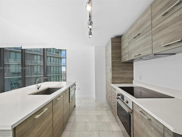 650 NE 32nd St # 3901, Miami FL 33137