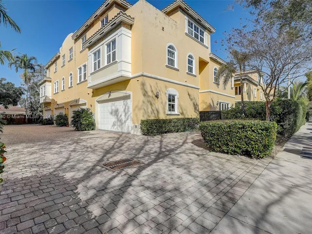 837 NE 16th Ter, Fort Lauderdale FL 33304
