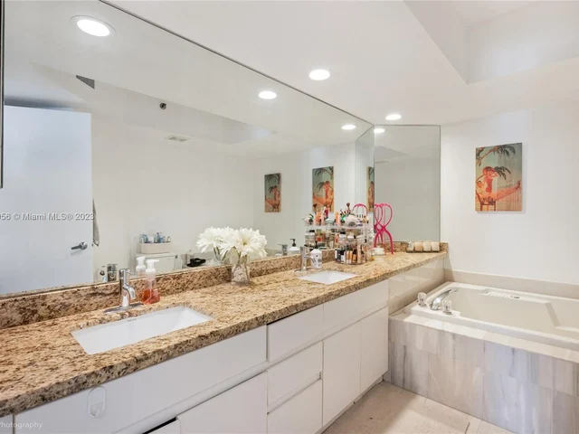 16425 Collins Ave # 512, Sunny Isles Beach FL 33160