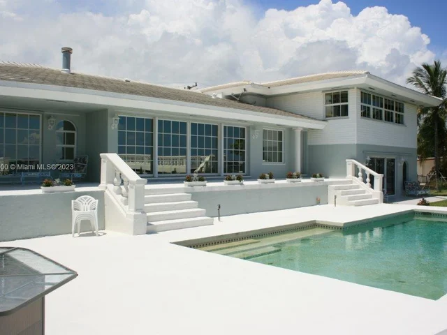 10875 N BAYSHORE DR, Miami FL 33161