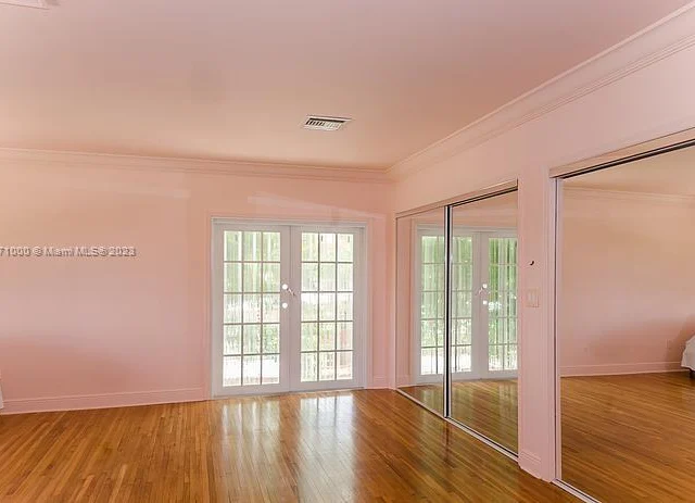 10875 N BAYSHORE DR, Miami FL 33161