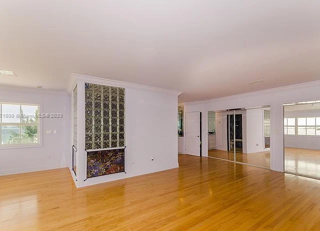 10875 N BAYSHORE DR, Miami FL 33161