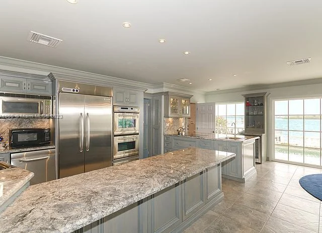 10875 N BAYSHORE DR, Miami FL 33161