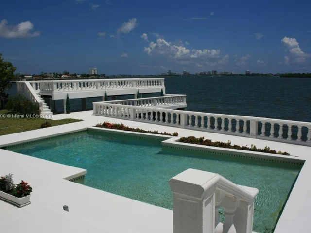 10875 N BAYSHORE DR, Miami FL 33161