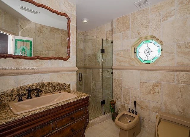 10875 N BAYSHORE DR, Miami FL 33161