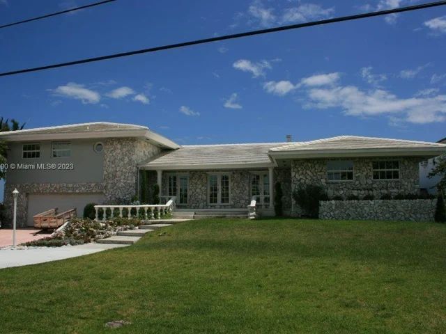 10875 N BAYSHORE DR, Miami FL 33161