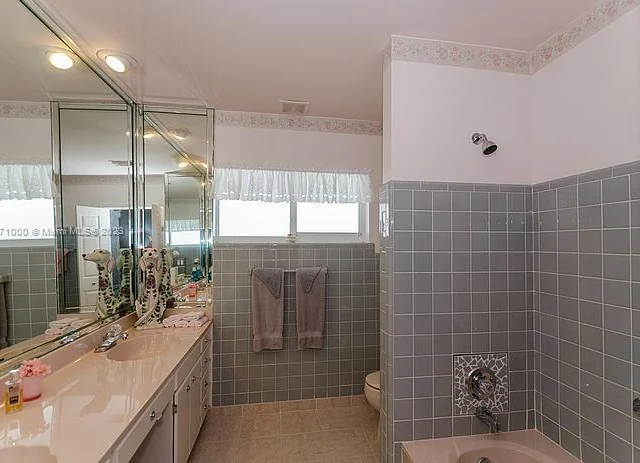 10875 N BAYSHORE DR, Miami FL 33161