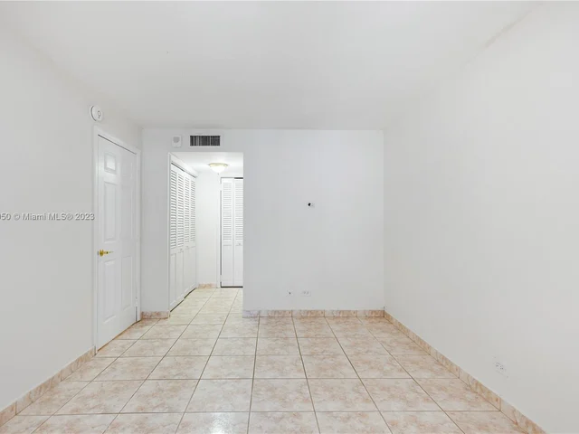 6039 Collins Ave # 408, Miami Beach FL 33140