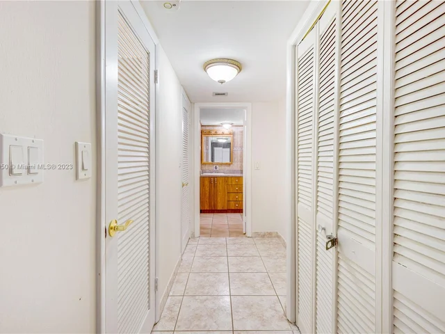 6039 Collins Ave # 408, Miami Beach FL 33140