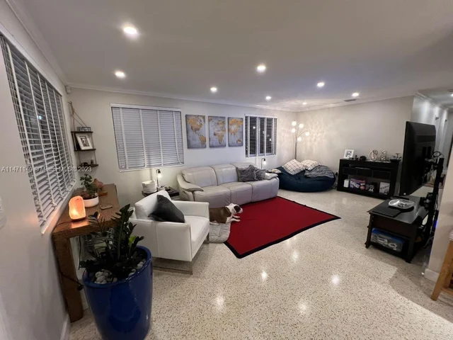 1310 SW 74th Ct, Miami FL 33144