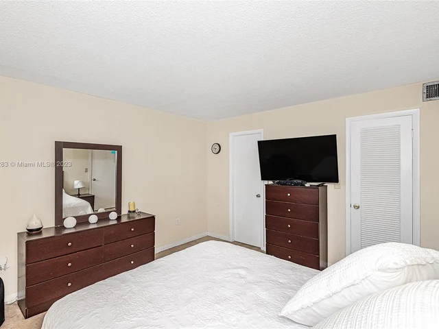 9010 Sunrise Lakes Blvd # 104, Sunrise FL 33322