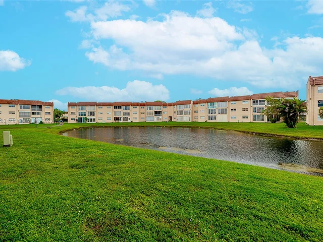 9010 Sunrise Lakes Blvd # 104, Sunrise FL 33322