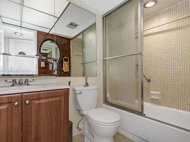 9010 Sunrise Lakes Blvd # 104, Sunrise FL 33322